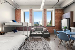 Stunning Downtown Apartment with Pool, Laundry, Parking